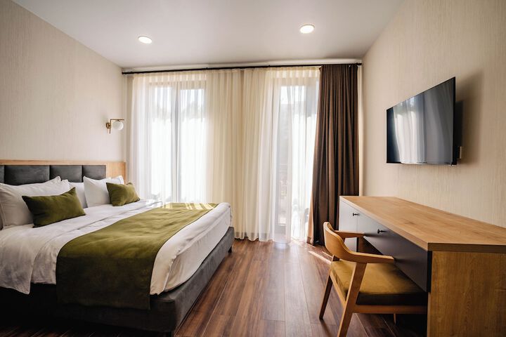 Room 10 of 72
