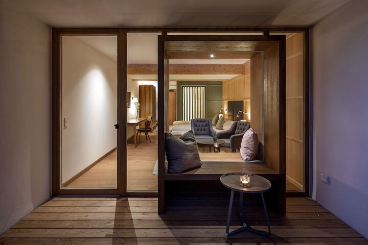Room 44 of 103