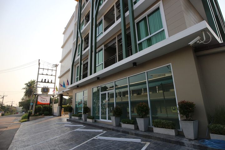 Hotel 74 of 77