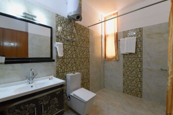 Room 2 of 25