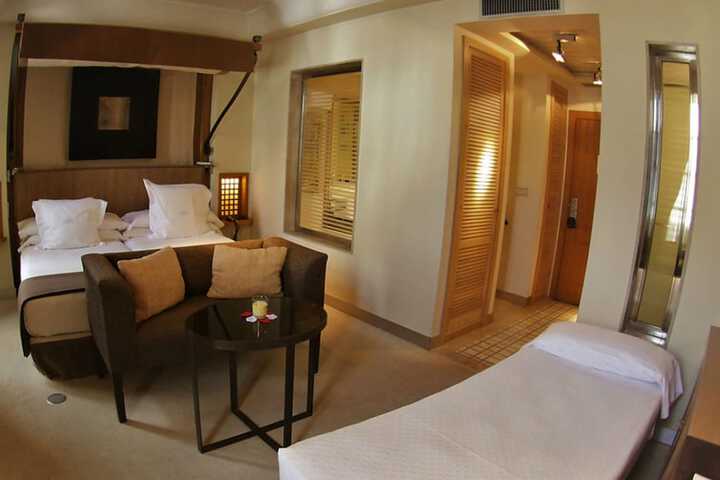 Room 17 of 39