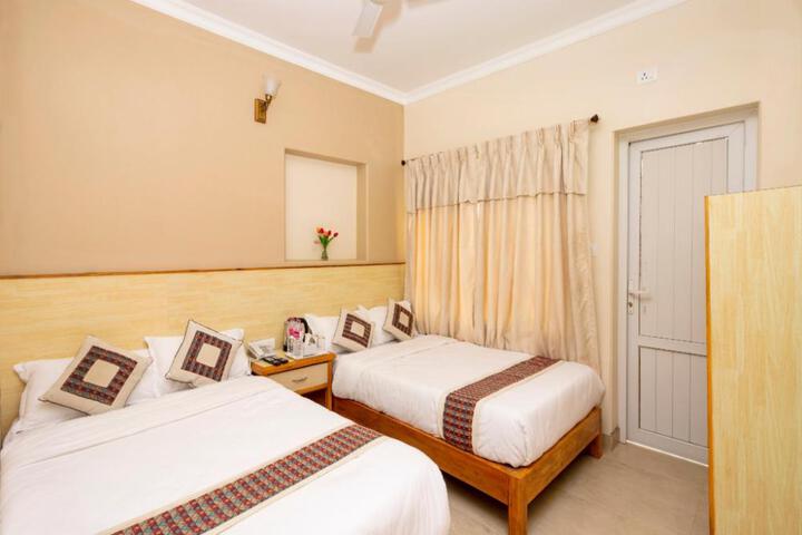 OYO 254 White House In