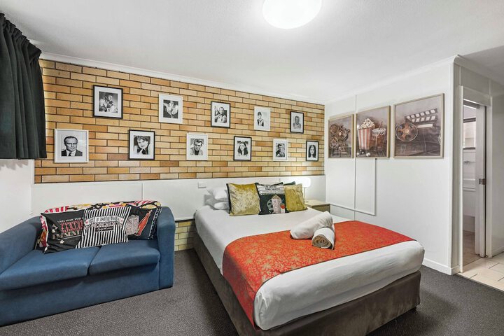 Room 17 of 30