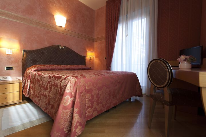 Room 12 of 43
