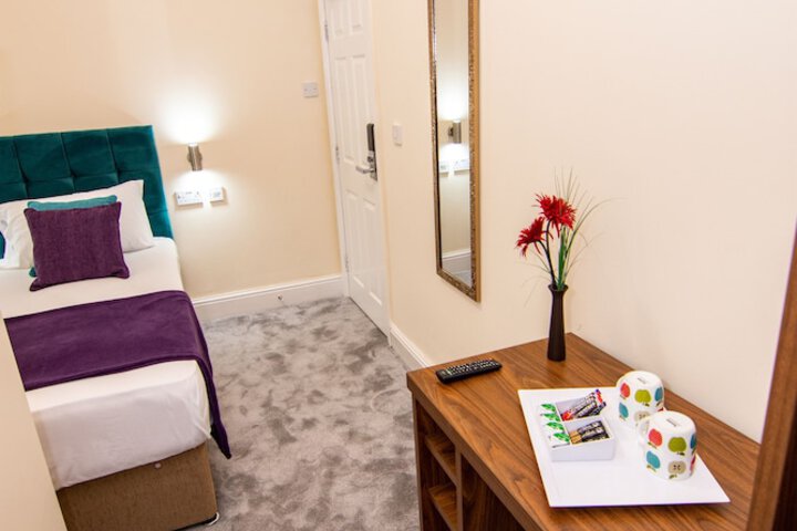 Room 27 of 78