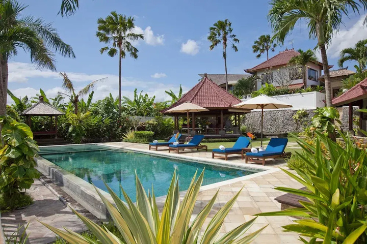 Hotel Pool