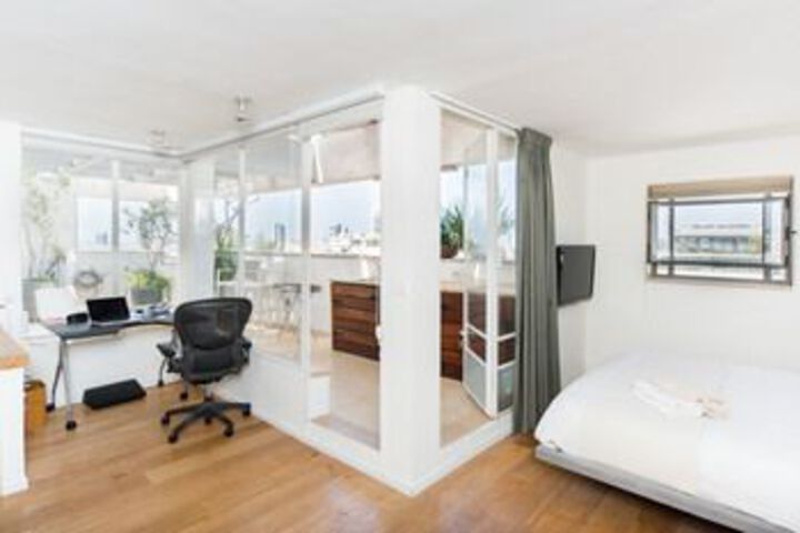 Room 6 of 14