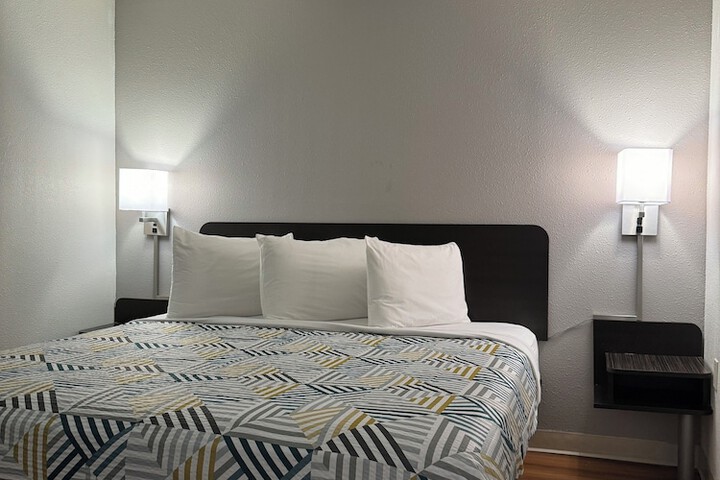 Room 10 of 20