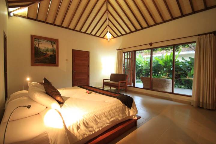 Room 6 of 28