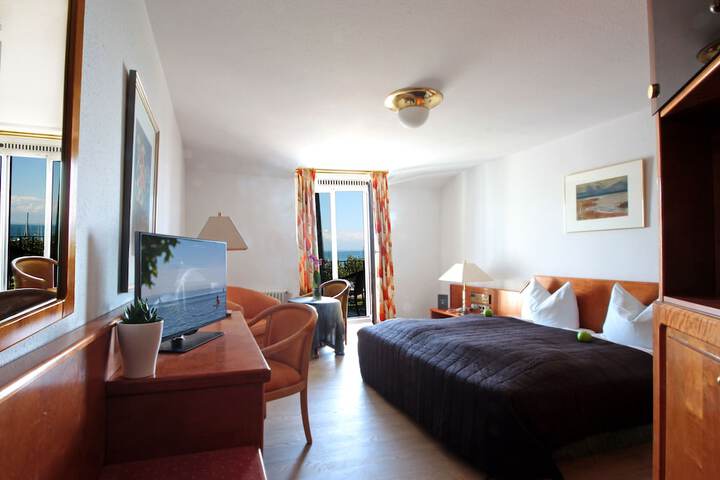 Room 8 of 70