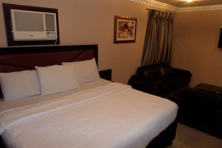 Room 5 of 57