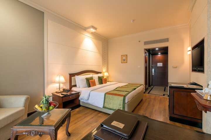 Room 4 of 52