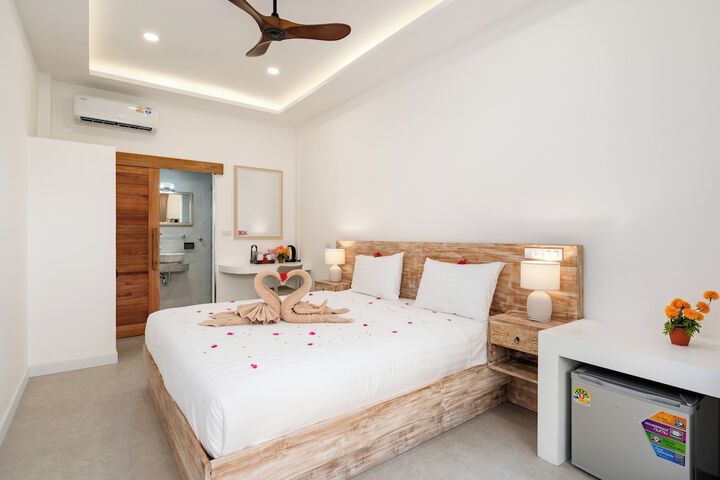 Room 9 of 28