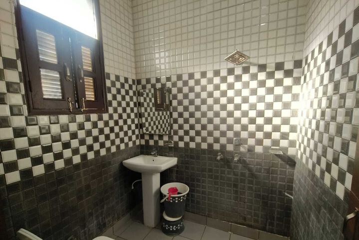 Room 9 of 11