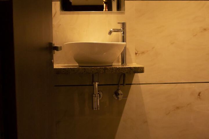 Room 35 of 41
