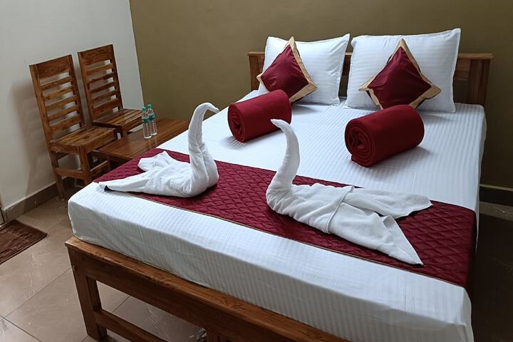 Room 10 of 33