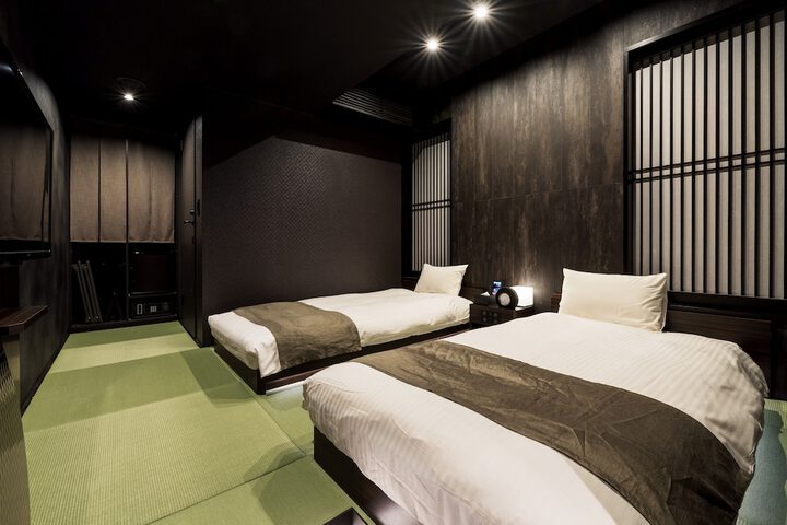Room 12 of 36