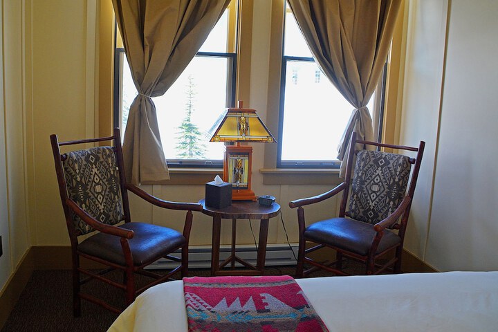 Room 4 of 40
