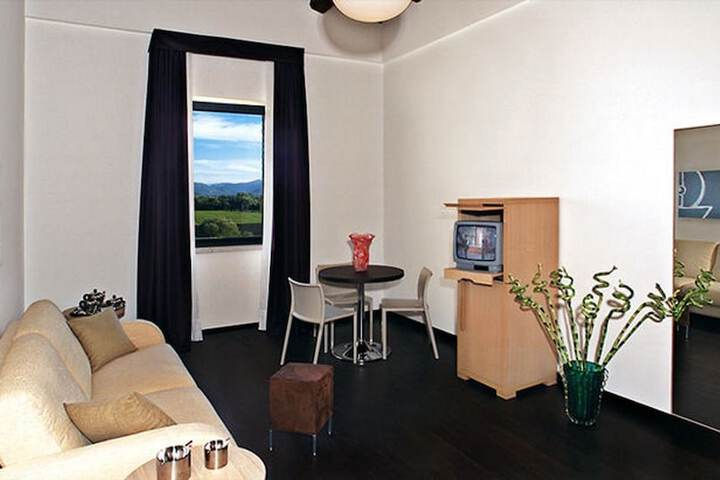 Room 4 of 53
