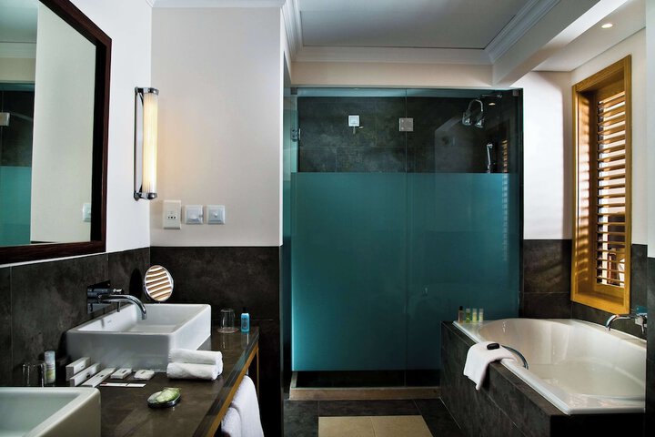 Room 100 of 176