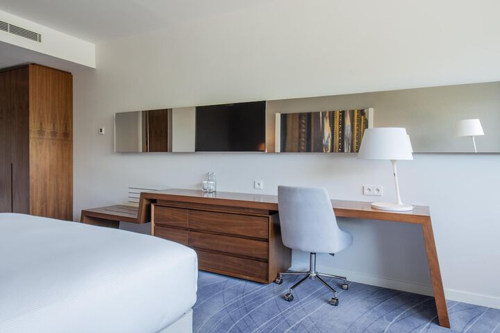 Room 52 of 248