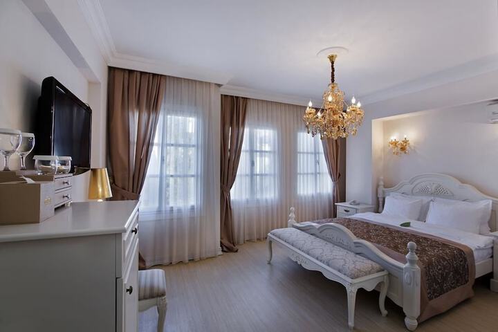Room 3 of 21
