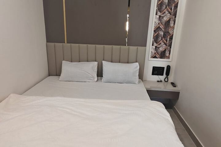 Room 8 of 20