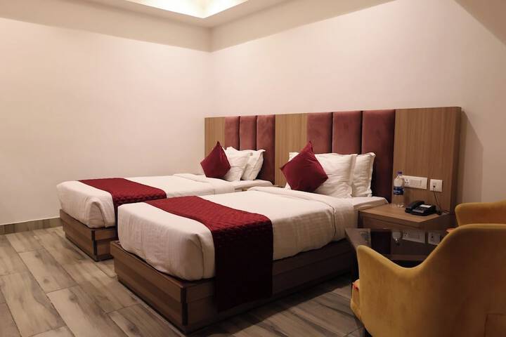 Room 8 of 11