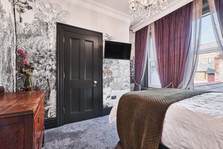 Room 16 of 29