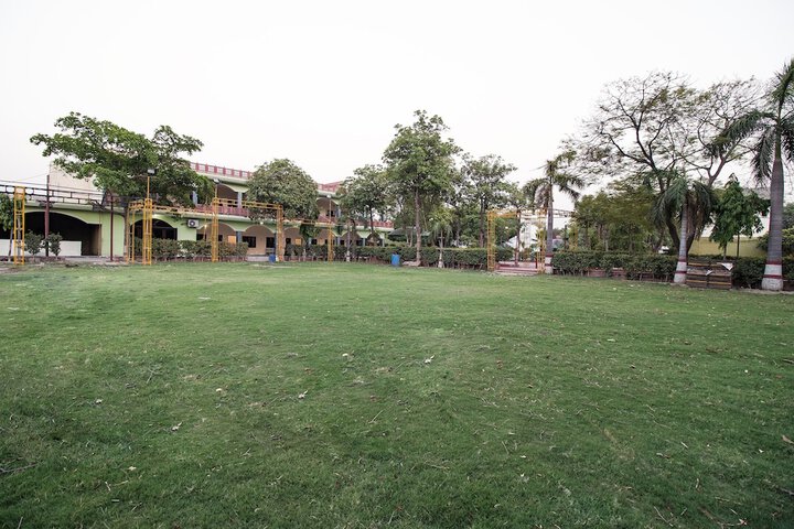 Hotel Exterior 25 of 26