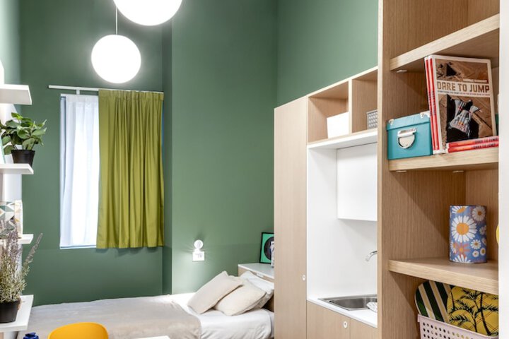 Room 14 of 42