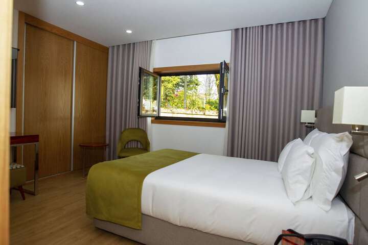 Room 10 of 48
