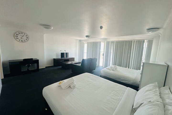 Room 10 of 33