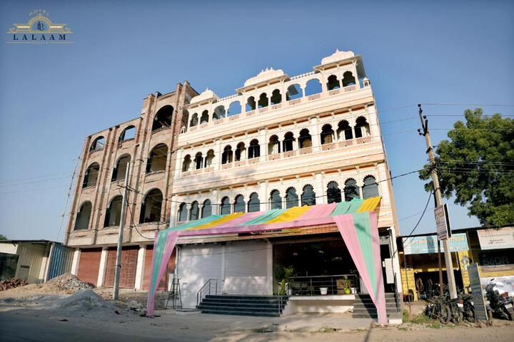 Hotel Lalaam Palace