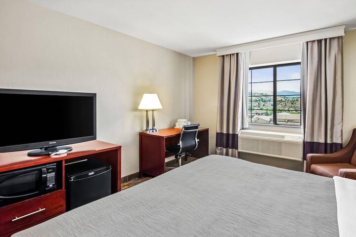 Room 12 of 32