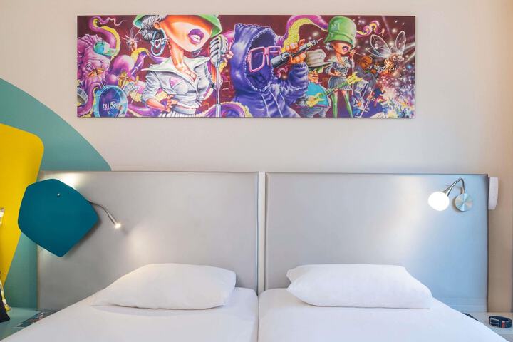 Room 12 of 85