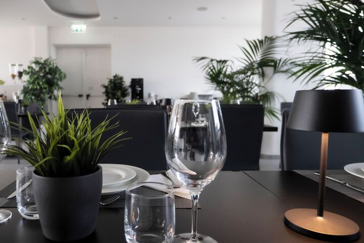 Dining 27 of 36