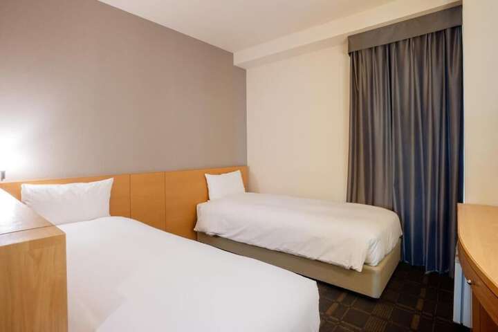 Room 4 of 14