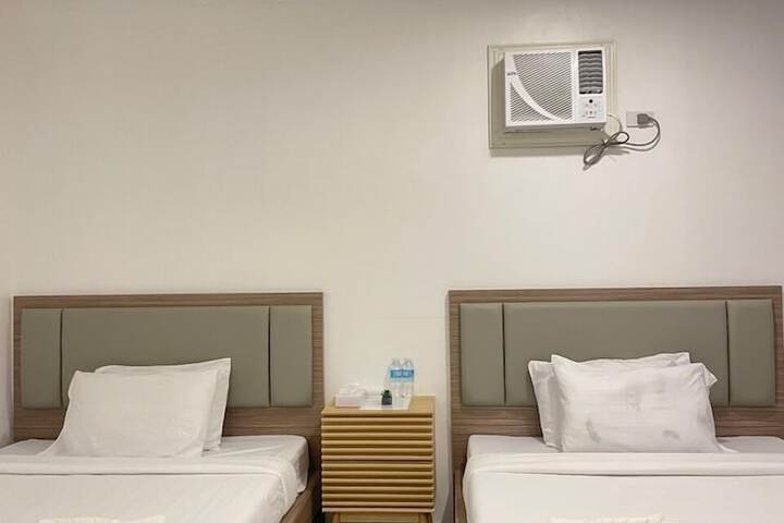 Room 12 of 16