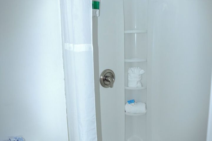 Room 8 of 27