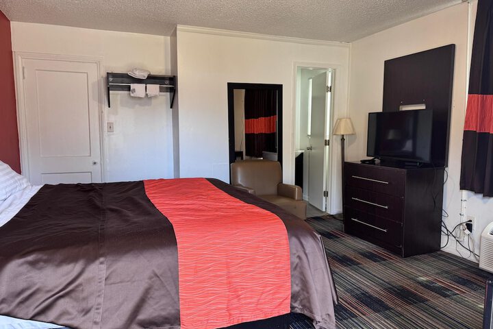 1 King Bed (8 of 14)