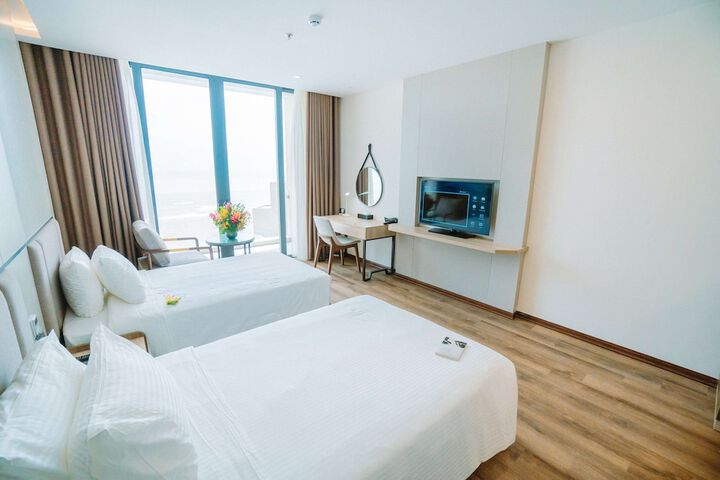 Room 6 of 28