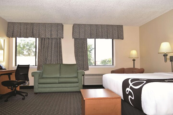 2 Double Beds (11 of 11)