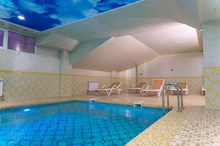 Pool 75 of 102