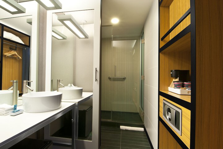Room 13 of 39
