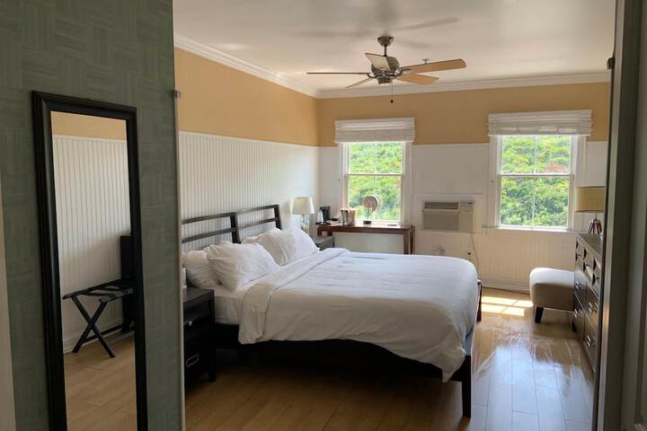 Room 22 of 48
