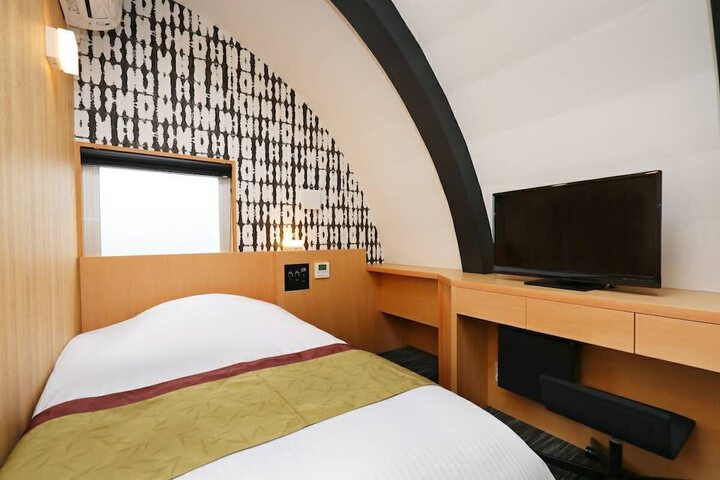Room 15 of 38