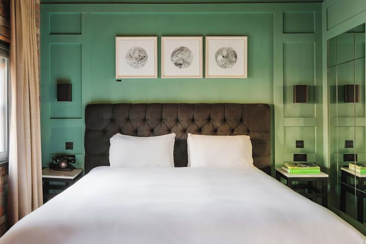 Room 32 of 70