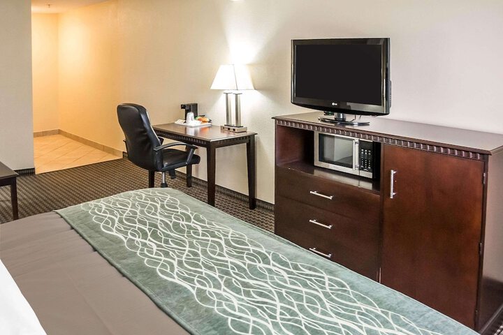 1 King Bed (3 of 22)