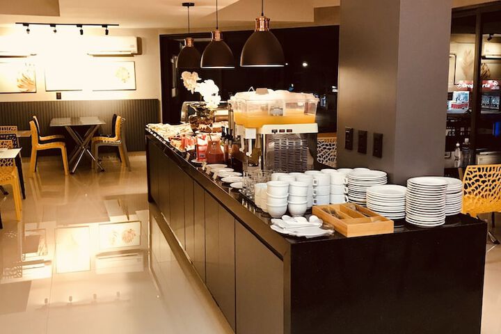 Breakfast/Coffee Service 28 of 42